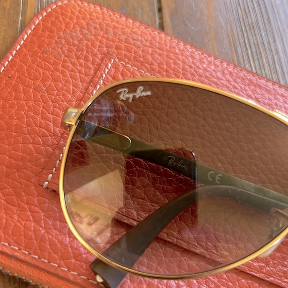Beautiful Ray Ban aviators worn once no scratches perfect condition ✨✨✨ - Picture 3 of 5